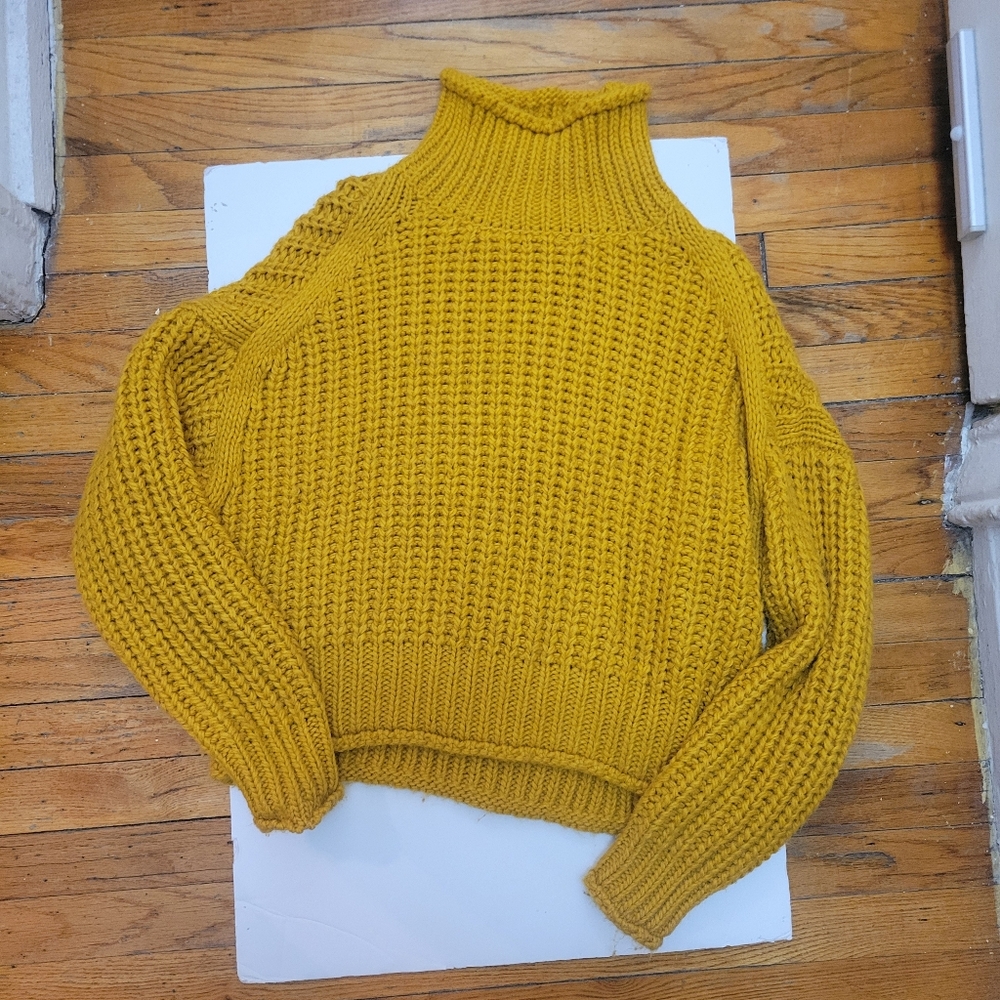 H&M Chunky Cable Mustard‎ Cowl Neck Sweater Cozy Cold Weather Fisherman Core